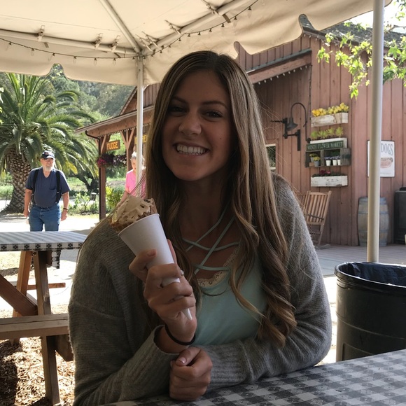 Meet your Posher, Elizabeth - Picture 1 of 6